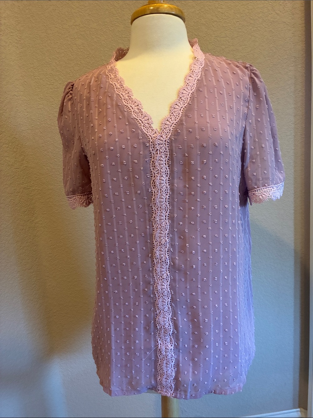 Amazon Mauve Lace-Trim Short Sleeve Blouse size M